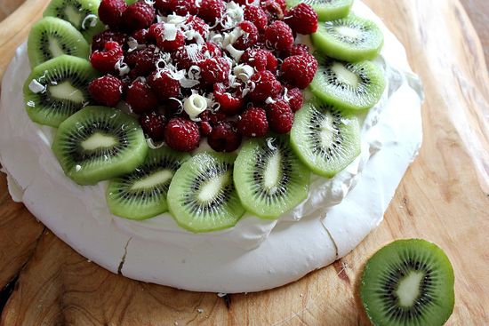 Pavlova with kiwi and raspberry