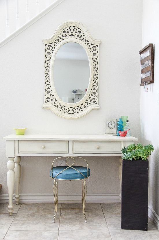 Simple and pretty entryway decor.