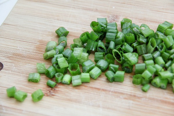 green onions chopped on a cutting board