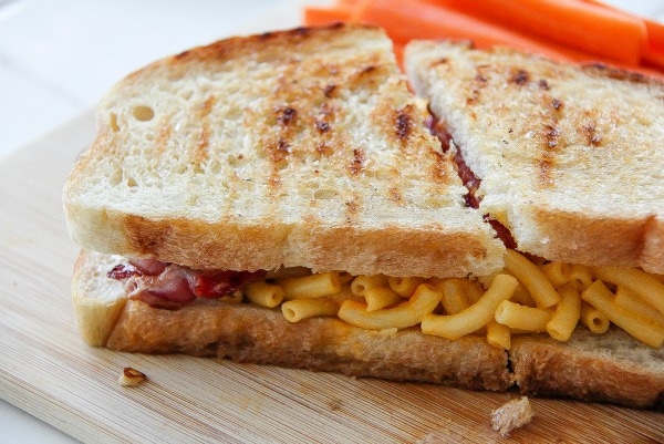 grilled sandwich with bacon and mac & cheese in it