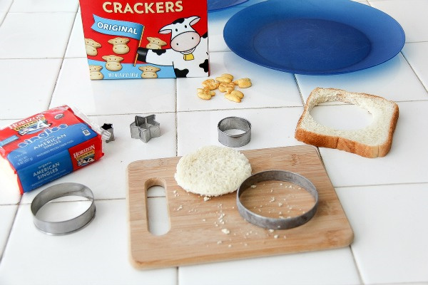 horizon organic cow crackers and bread cut out in a circle shape