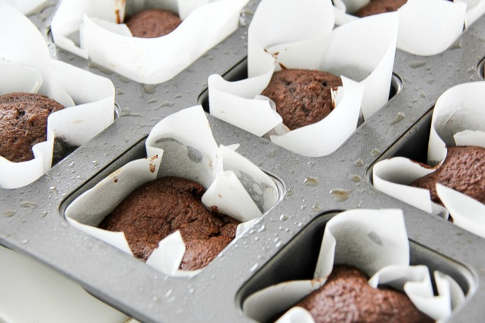 cake cooked in individual brownie pans