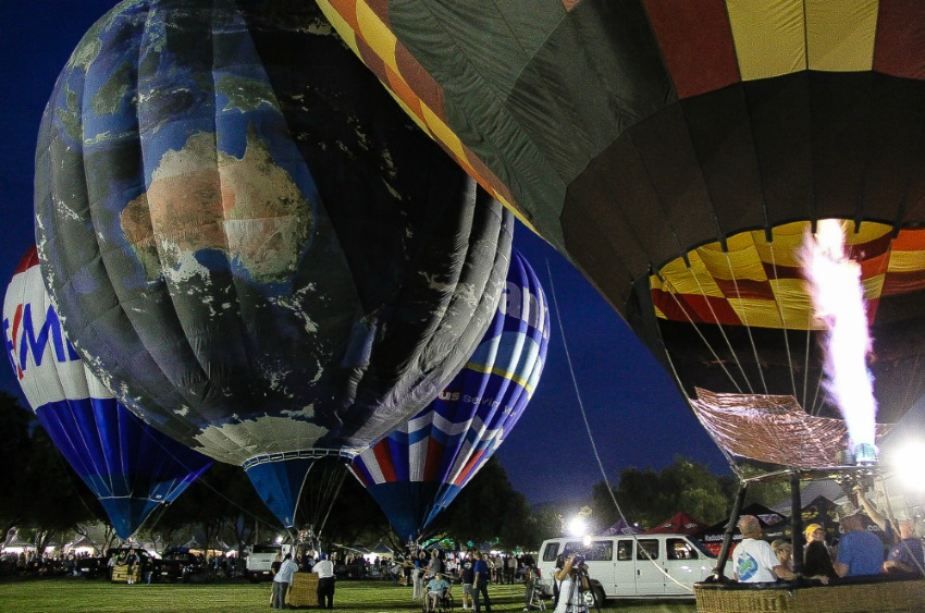 hot air balloon festival after dark