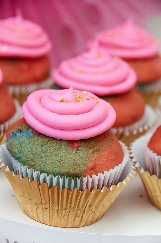 pink and blue cupcakes