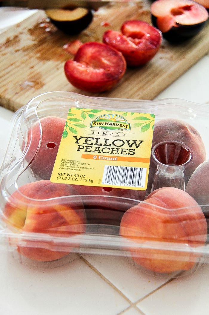 A container of sun harvest peaches