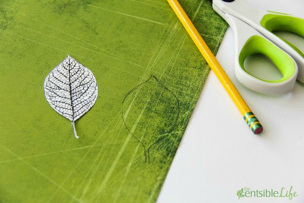 instructions using an image to make paper leaves for homemade paper flowers