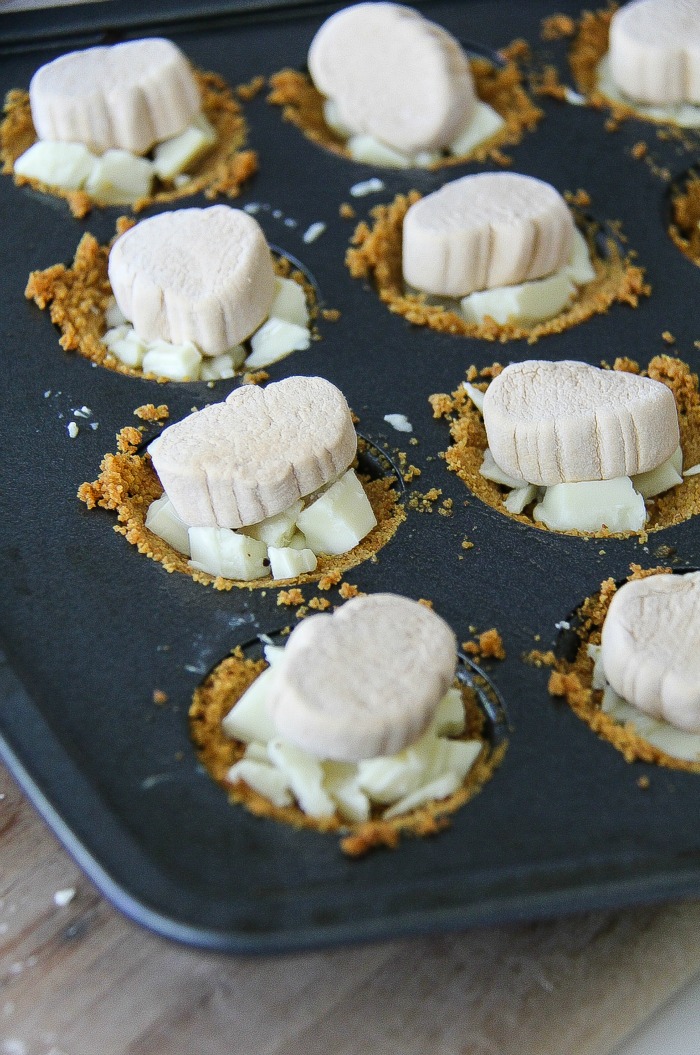 white chocolate in graham cracker crumb cups topped with marshmallow