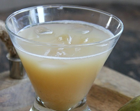 caramel pear cocktail for fall
