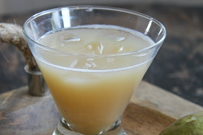 caramel pear cocktail for fall