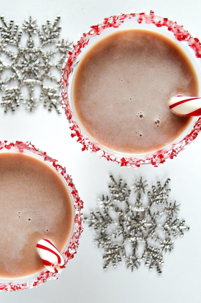 A Christmas Peppermint Martini Cocktail Recipe | Tonya Staab