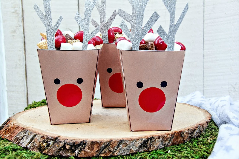 reindeer paper tubs filled with snacks