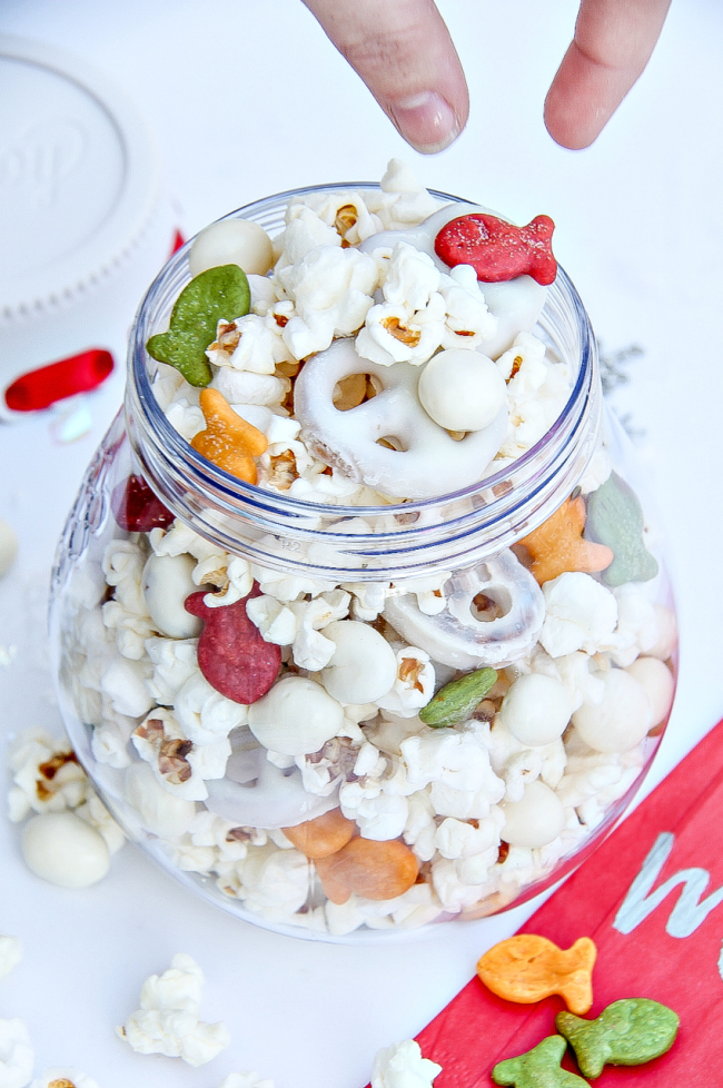 Yummy Christmas snack mix for kids holiday parties.
