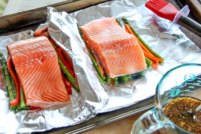 how to assemble a salmon foil packet