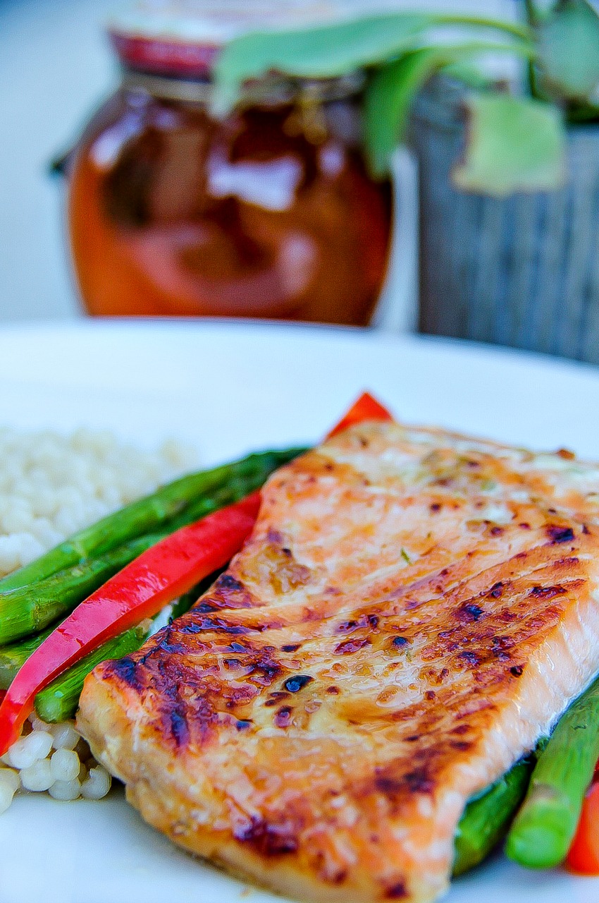 grilled honey salmon foil packet with vegetables