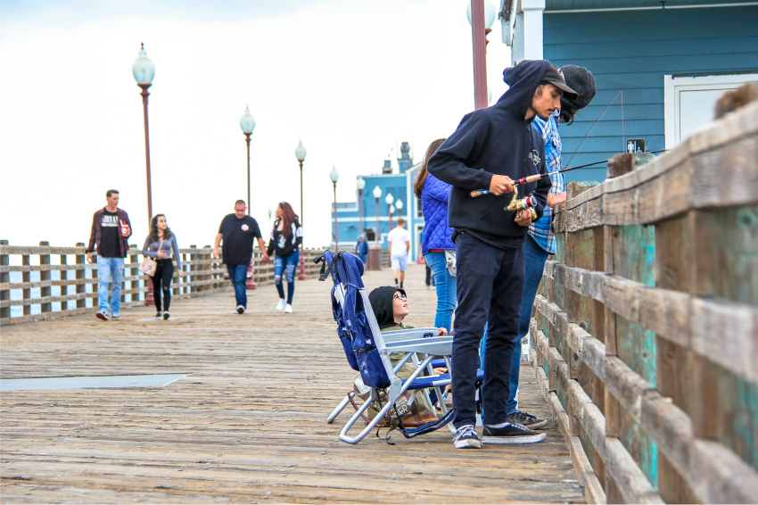 kids fishing at oceanside pier