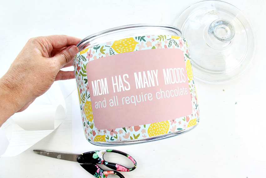 A DIY jar for sweets for mom.