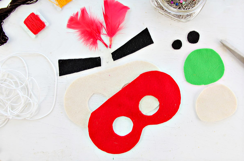 Instructions for making felt masks.