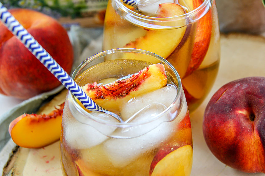 a recipe to make a peach sweet tea recipe with bourbon