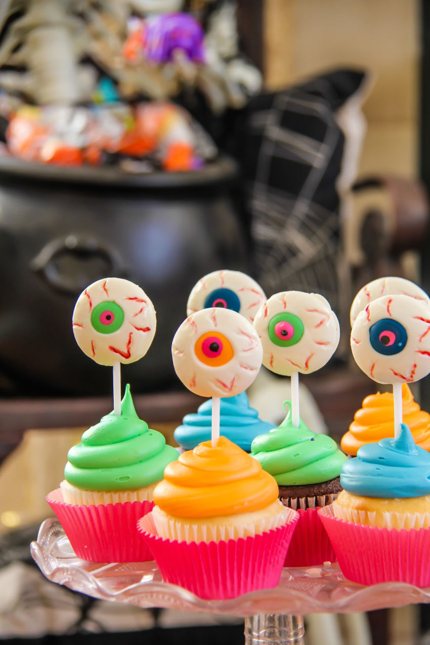 Monster cupcakes with eyeball lollipops for Halloween.