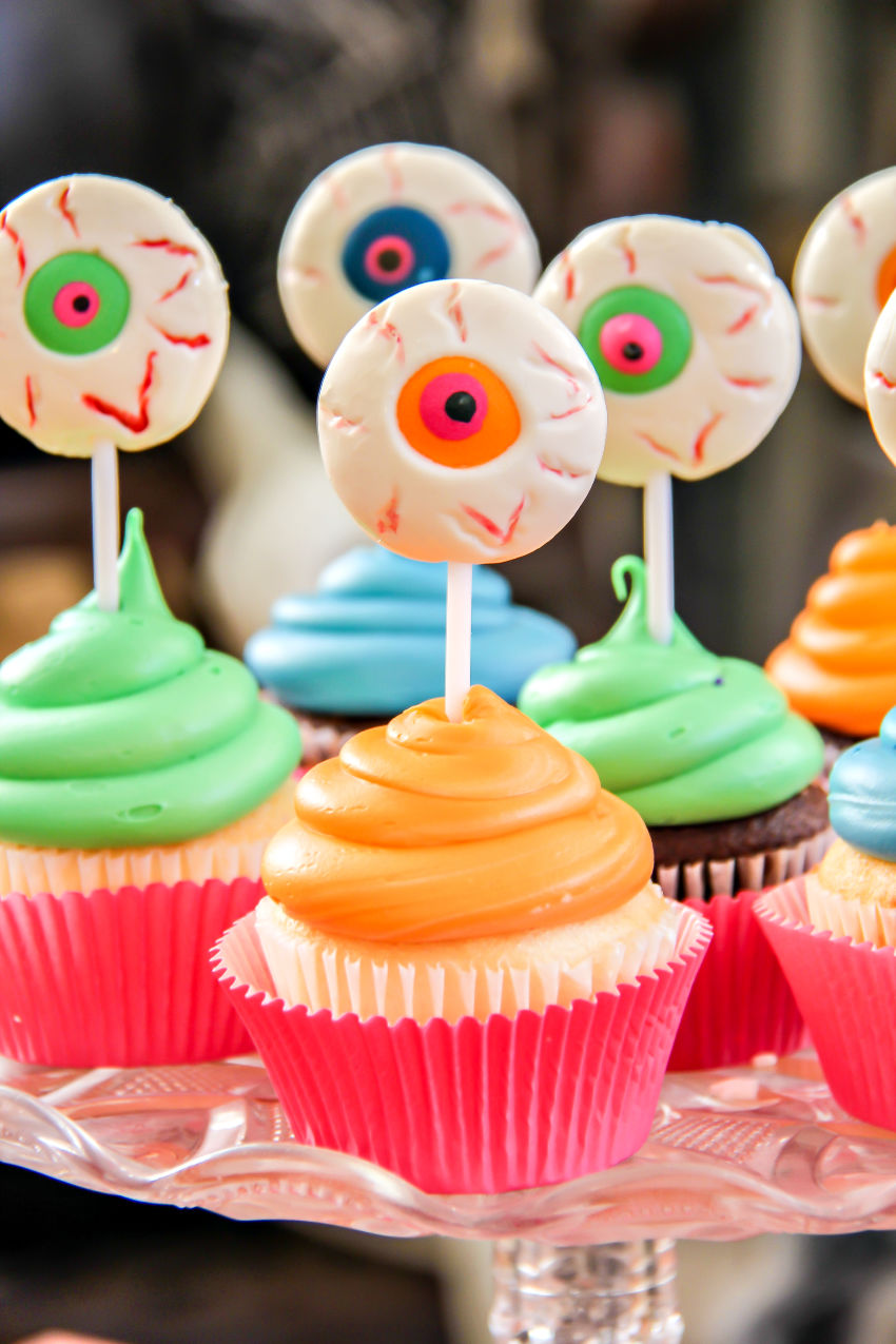 Monster eyeball cupcakes for Halloween parties.