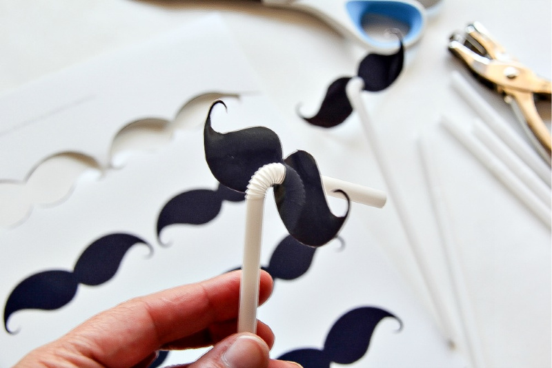 how to make a bendy mustache straw