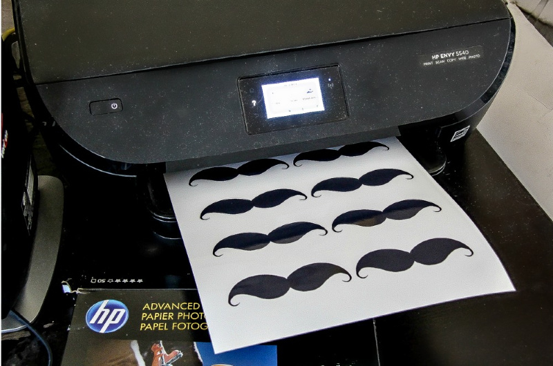 mustache printable sheets to make a bendy straw mustache craft