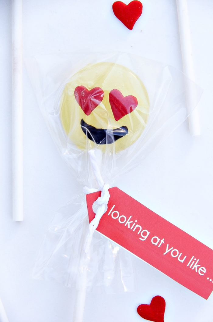 DIY emoji lollipops for Valentine's Day