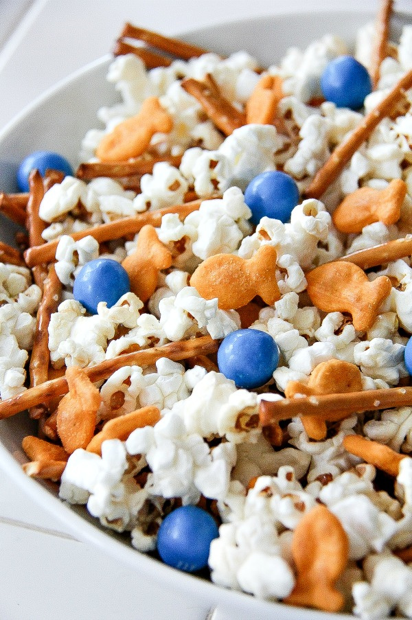 ocean themed snack mix with popcorn, goldfish, pretzel rods and blue candy