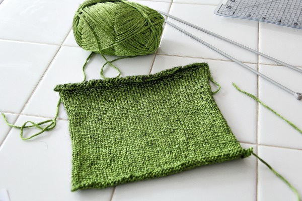 green knitting cast off with a ball and needles