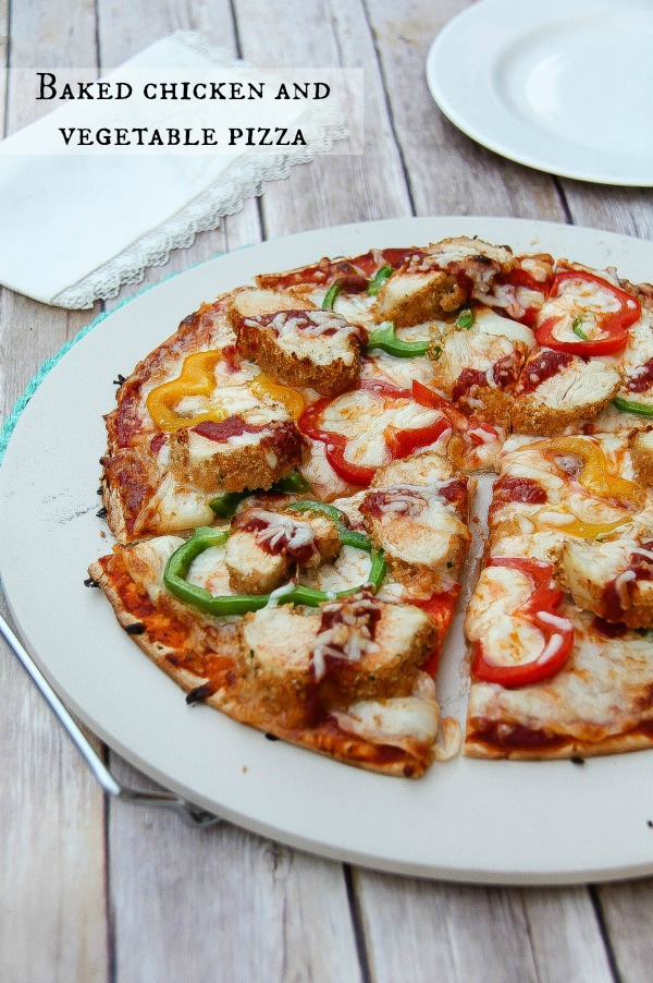 a baked chicken and bell pepper pizza on a white tray