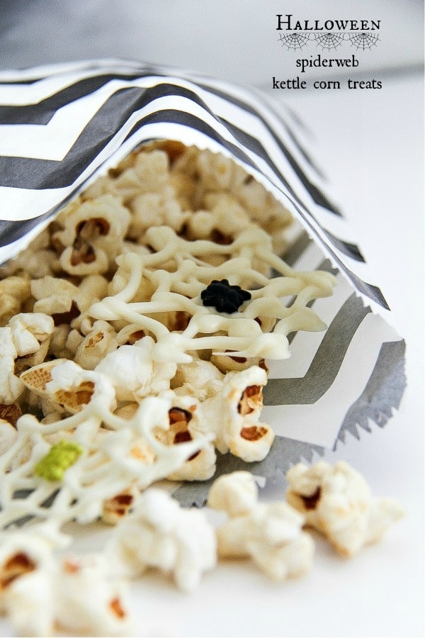 Halloween popcorn mix