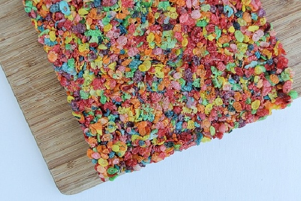 rainbow fruit pebbles rice crispy snacks