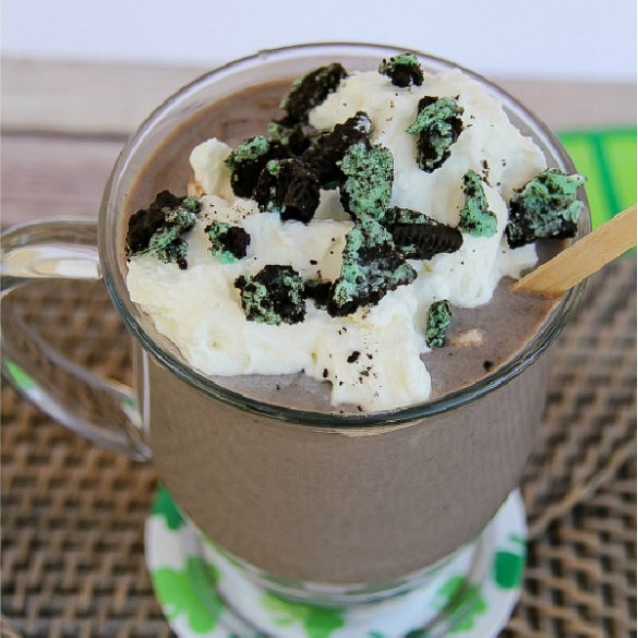 mint hot chocolate recipe made using mint oreos