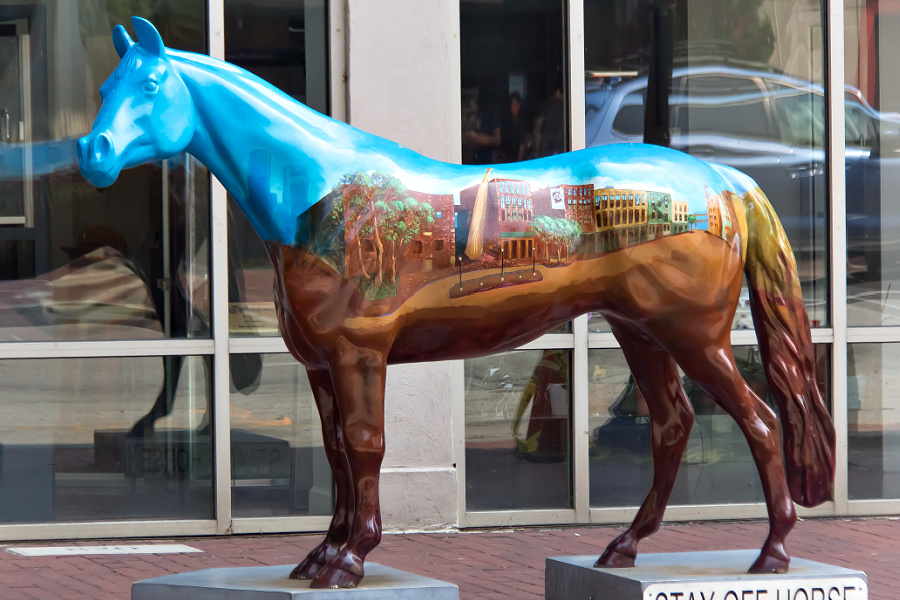 painted horse statues in kentucky