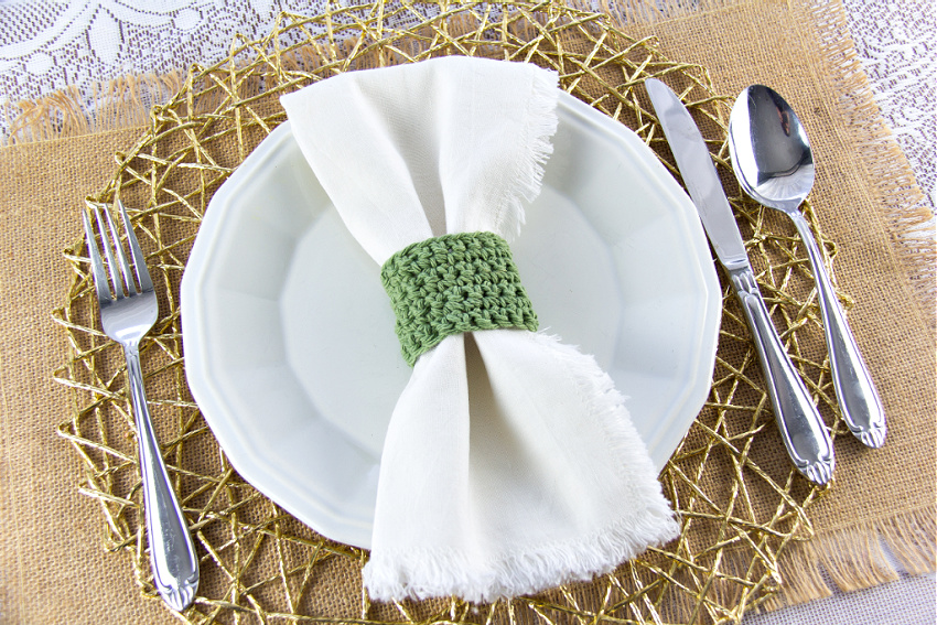 Handmade green crochet napkin ring tutorial for holiday entertaining.