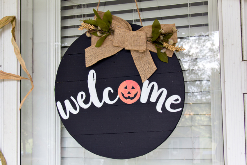 A DIY welcome halloween and fall wood door hanger.