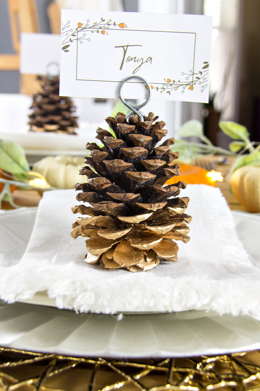pinecone place card holder table decoration for the holidays