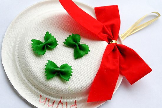 paper plate christmas wreath