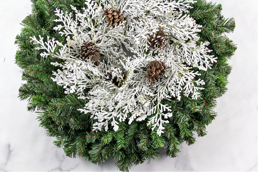 how to make a frosted wreath for christmas