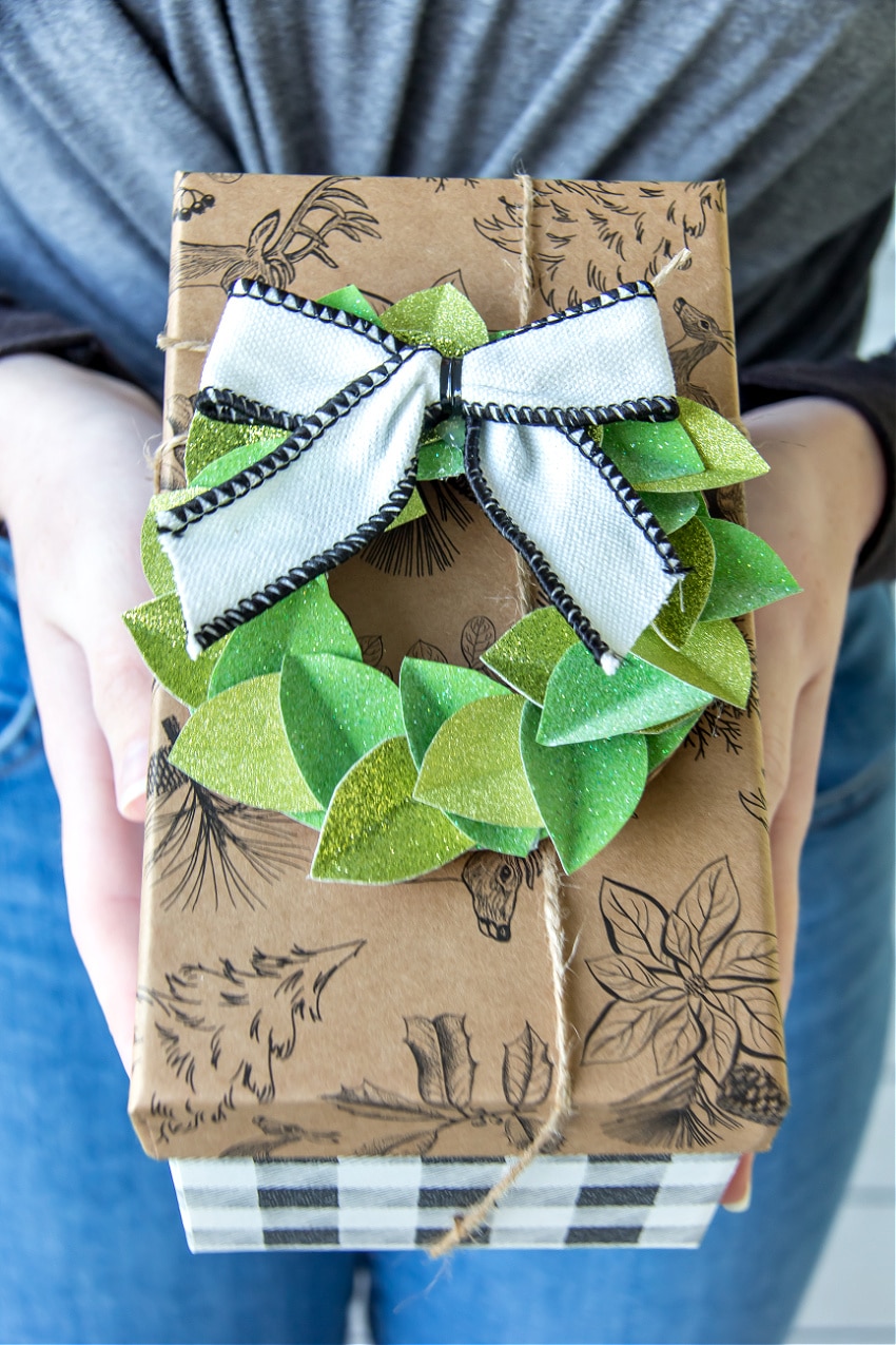 DIY wreath gift topper for christmas presents